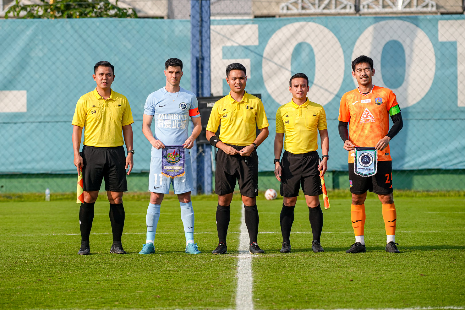 深圳新鵬城4-0戰(zhàn)勝泰甲球隊(duì)泰國(guó)農(nóng)業(yè)大學(xué)，取曼谷冬訓(xùn)首勝